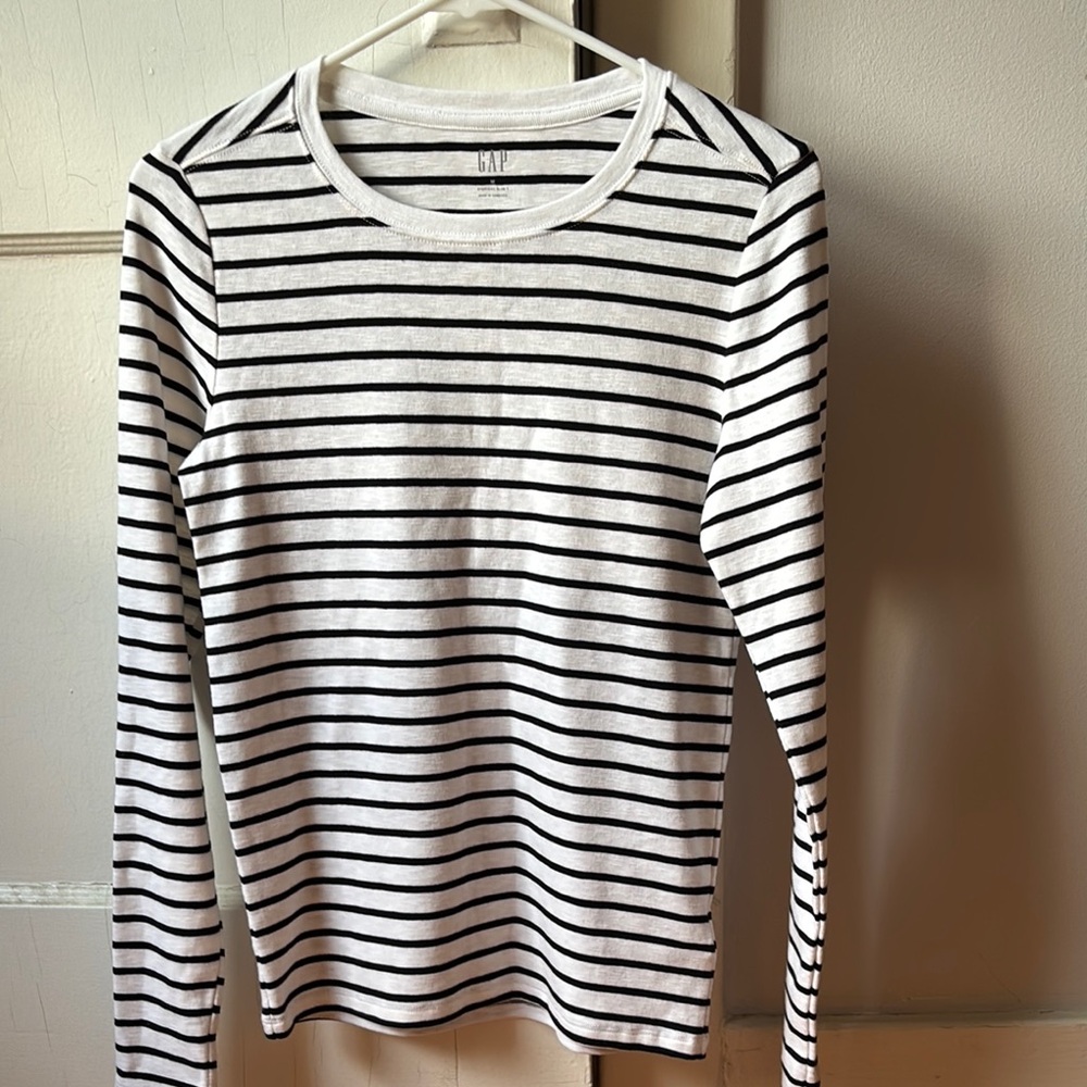 GAP Monochrome Striped Long Sleeve Top. New without tag.